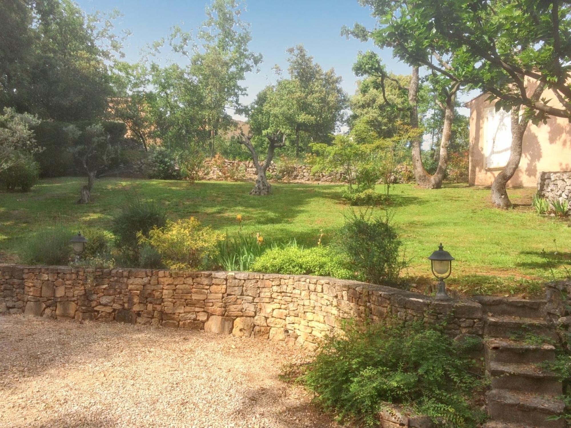 Villa Spacieuse Avec Piscine A Saint Maximin Dış mekan fotoğraf