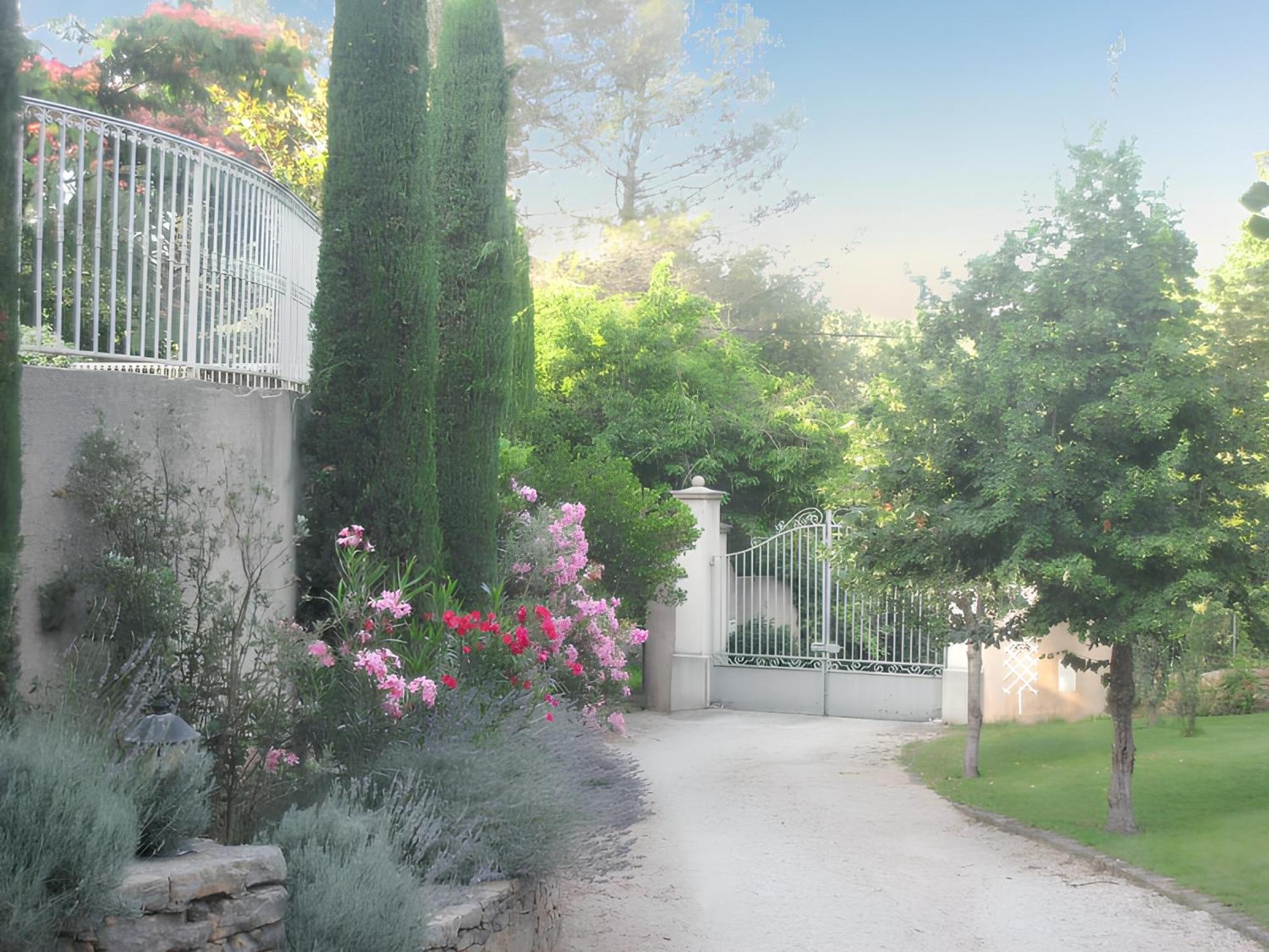 Villa Spacieuse Avec Piscine A Saint Maximin Dış mekan fotoğraf