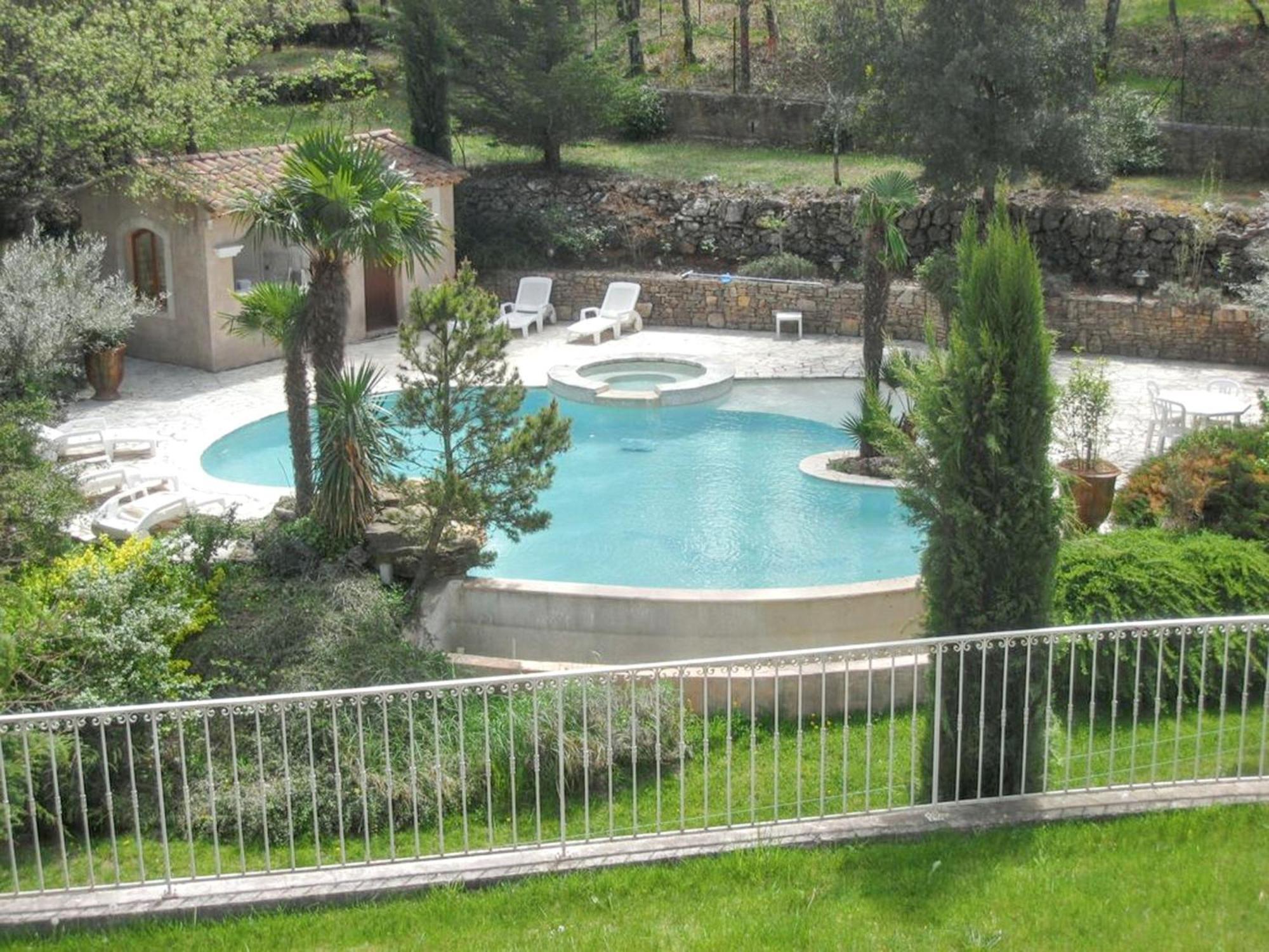 Villa Spacieuse Avec Piscine A Saint Maximin Dış mekan fotoğraf
