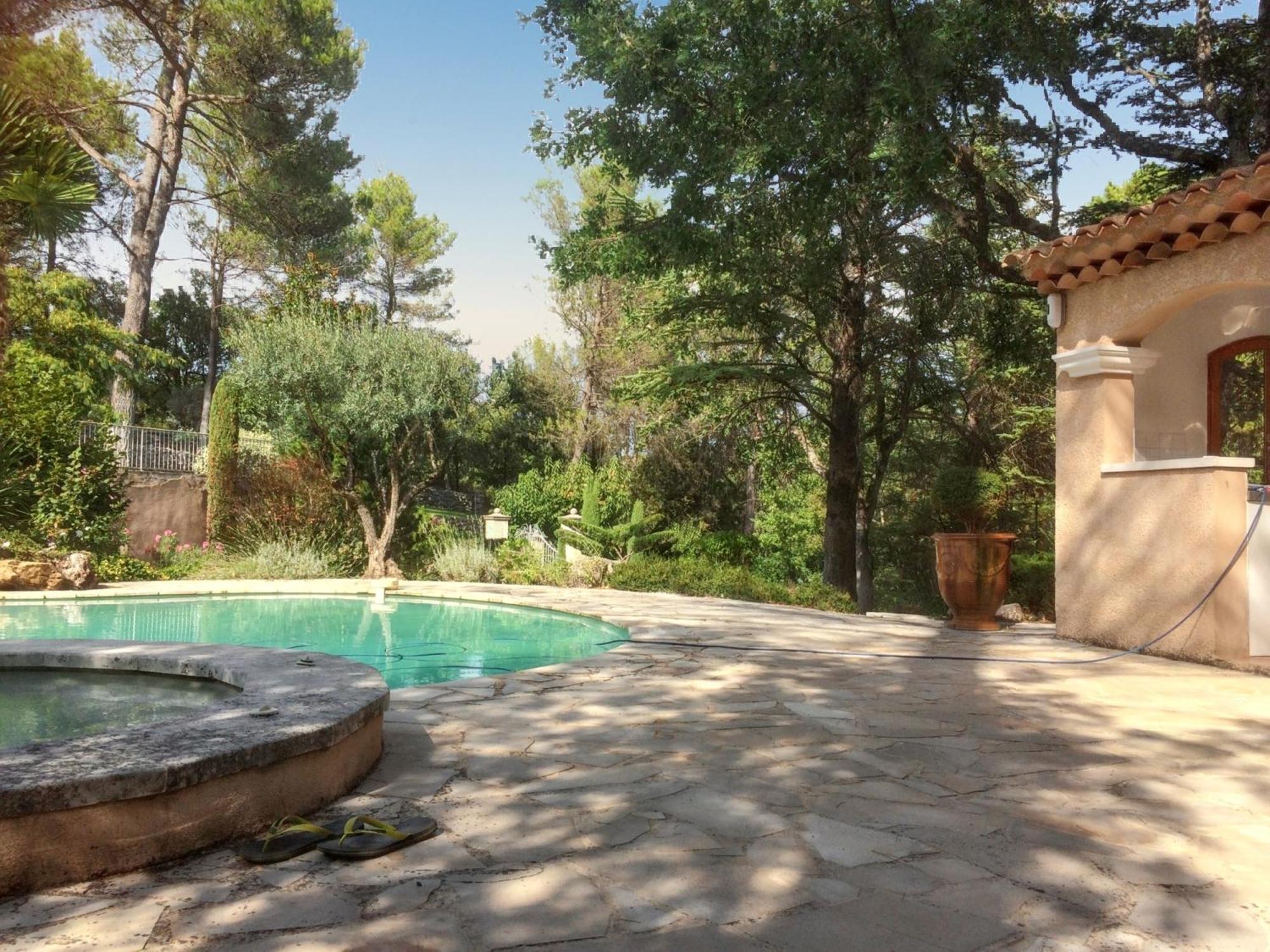 Villa Spacieuse Avec Piscine A Saint Maximin Dış mekan fotoğraf