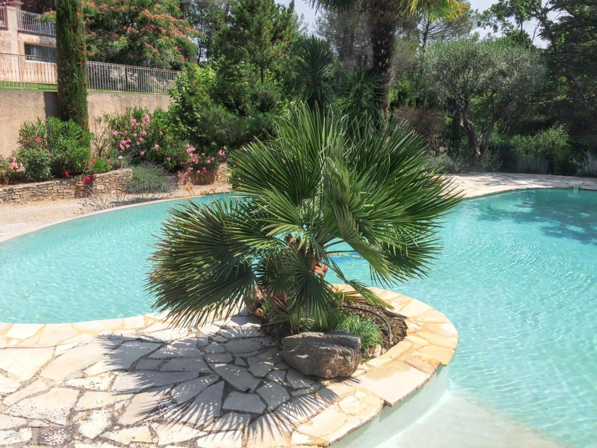 Villa Spacieuse Avec Piscine A Saint Maximin Dış mekan fotoğraf